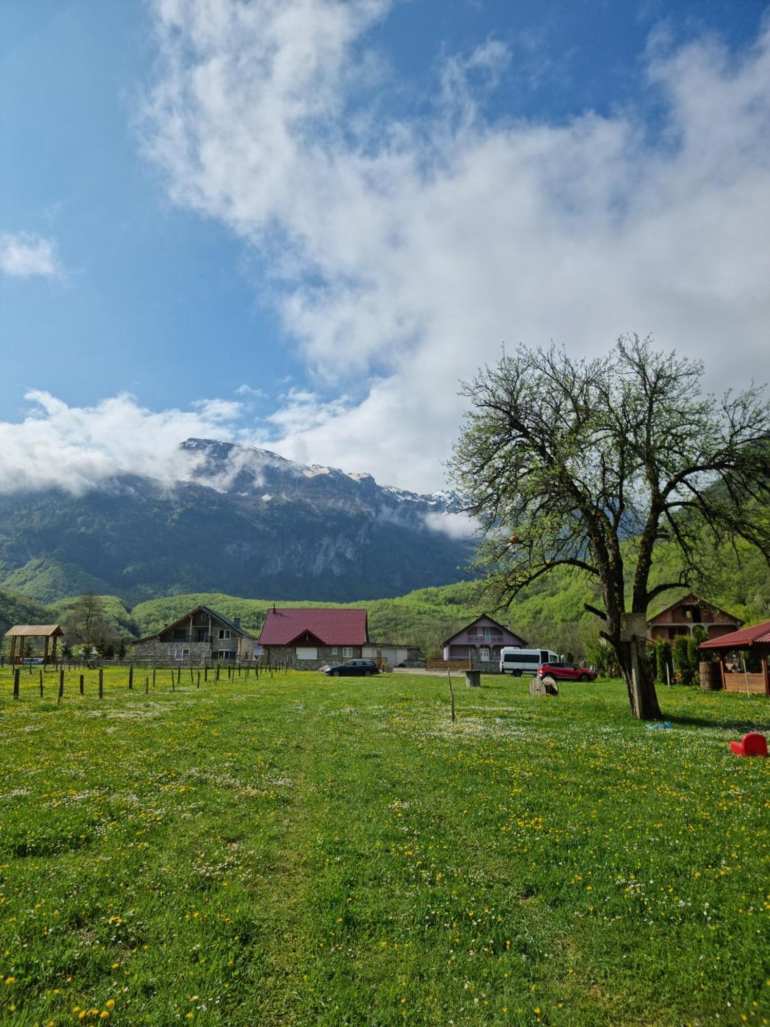 Ethno Katun Rosi Agrotourism Hotell Gusinje Exteriör bild