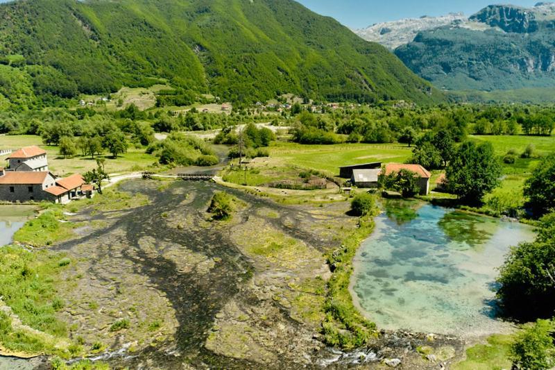 Ethno Katun Rosi Agrotourism Hotell Gusinje Exteriör bild