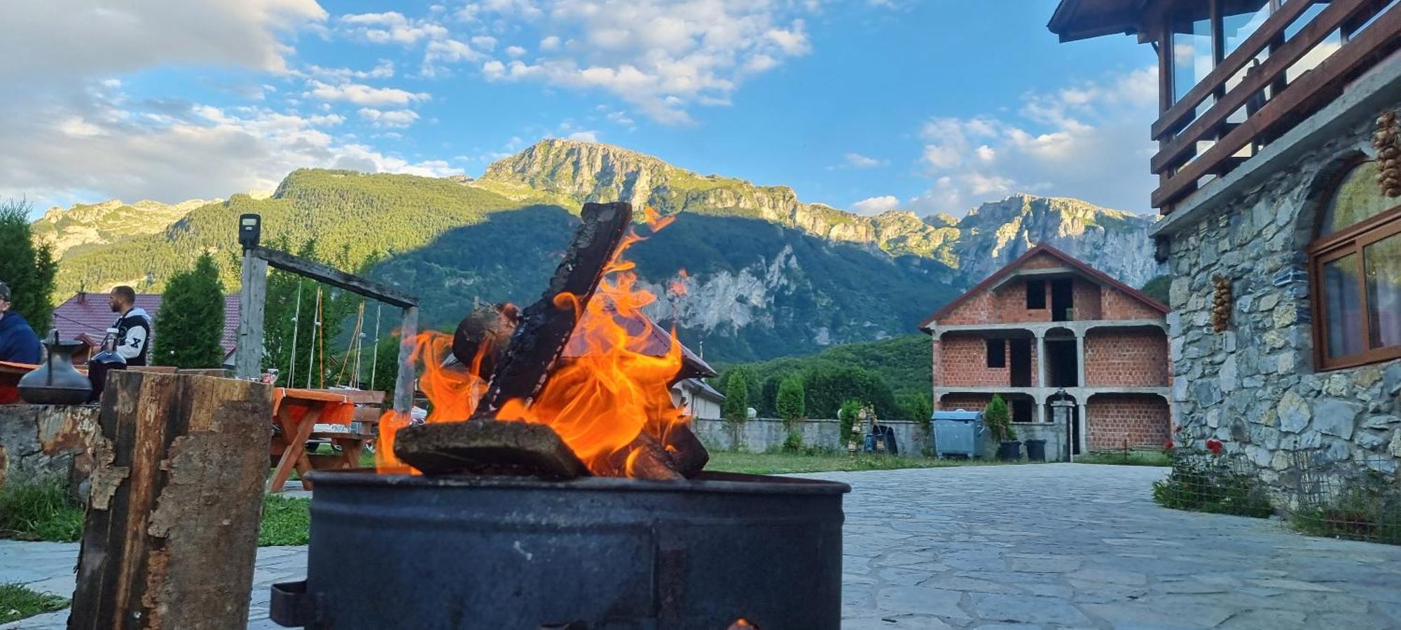 Ethno Katun Rosi Agrotourism Hotell Gusinje Exteriör bild