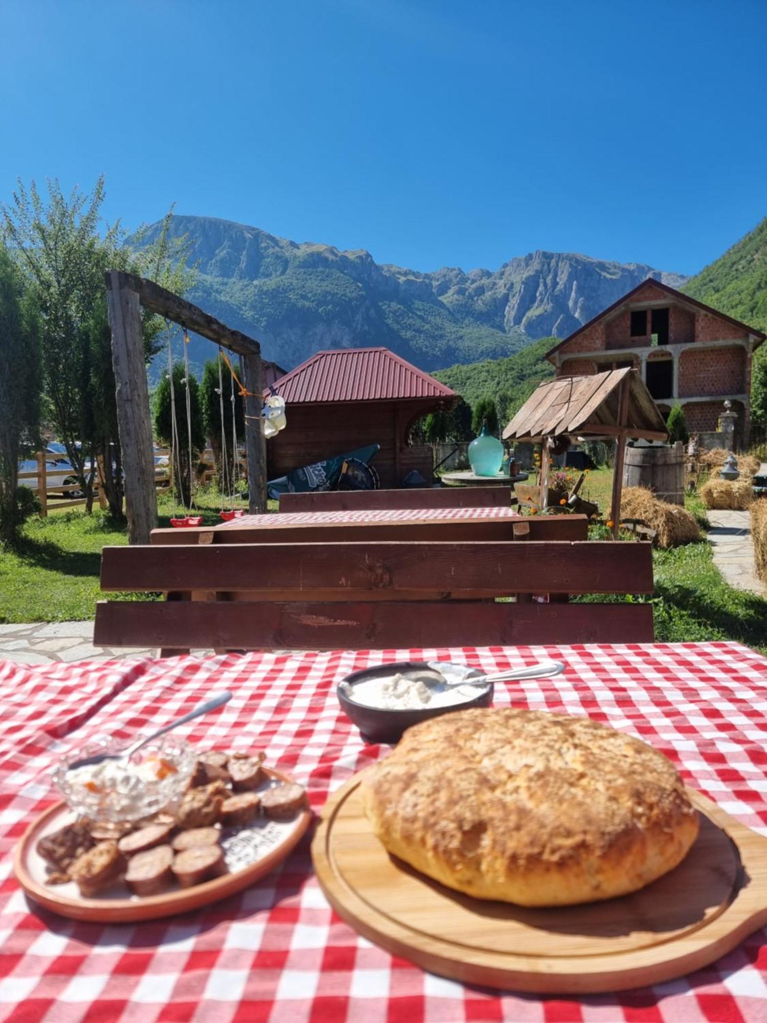 Ethno Katun Rosi Agrotourism Hotell Gusinje Exteriör bild