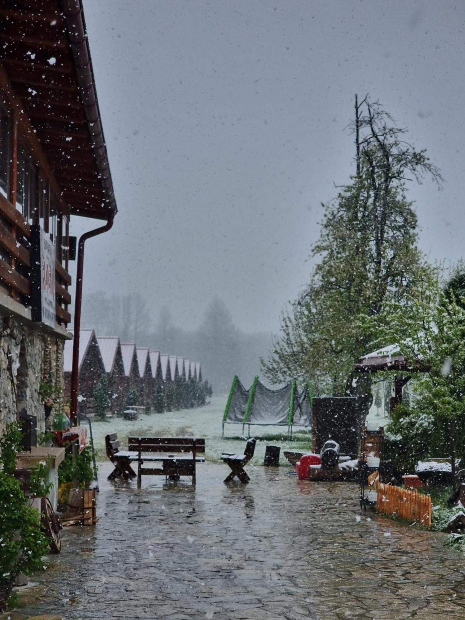 Ethno Katun Rosi Agrotourism Hotell Gusinje Exteriör bild